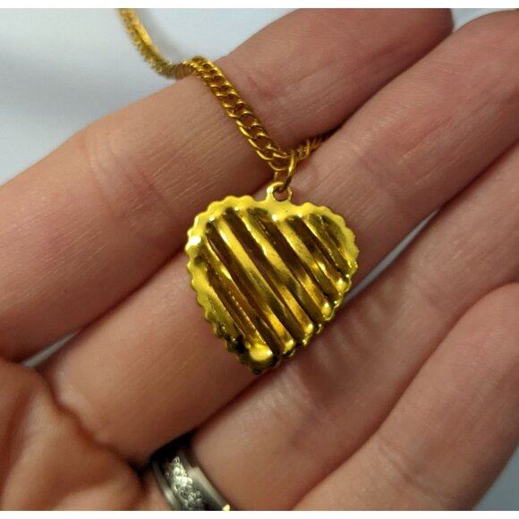 Gold Slotted Heart Necklace And Earring Set - Picture 5 of 6